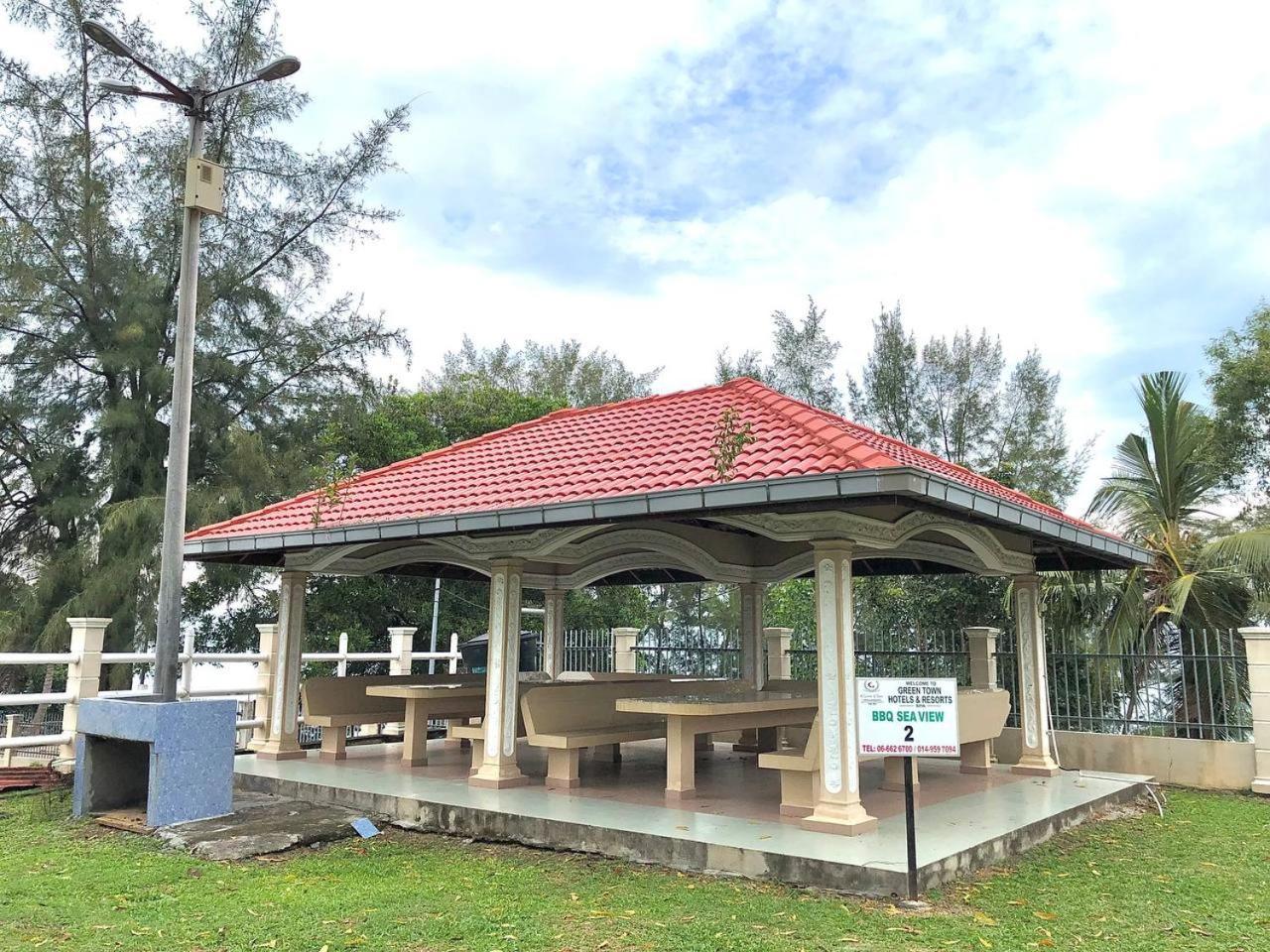 Green Town Hotel And Resort Port Dickson Kültér fotó